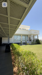 Luxurious House with Multiple Amenities image 6