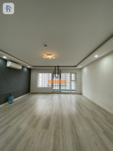 Cozy 2-Bedroom Flat in Zanko Complex image 1