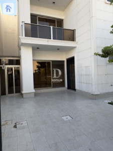 Spacious House with 4 Bedrooms image 3