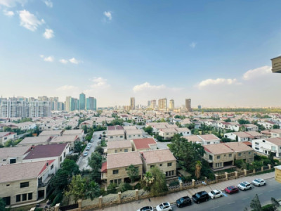 Modern Apartment in Roya Tower Image 8