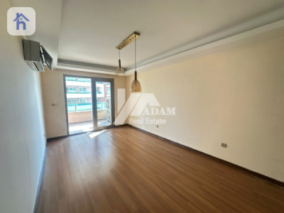 Spacious Apartment with Park View image 6