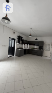 Spacious Villa: 5 Bedrooms image 9