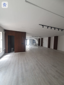 Commercial House in Italian Village 1 Resim 8