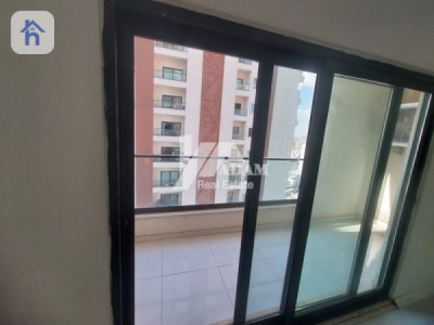 Modern Apartment in Prime Location Image 4