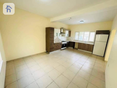Spacious 4 Bedroom House Image 3