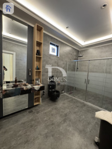VIP House image 26