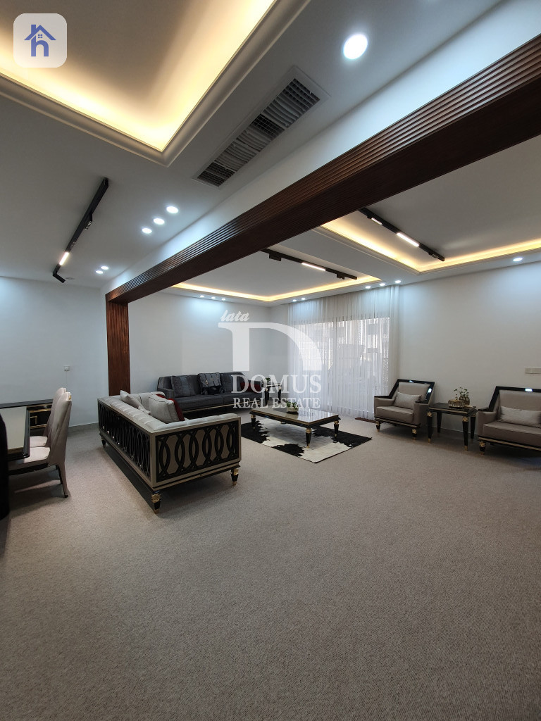 Elegant 5-Bedroom Villa