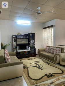 Spacious House with 5 Bedrooms Image 12