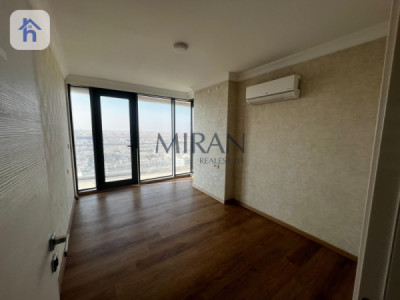 Bright Apartment with Elegant Design Image 5