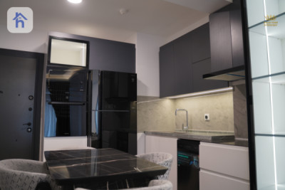 Modern Apartment in English Tower Image 8