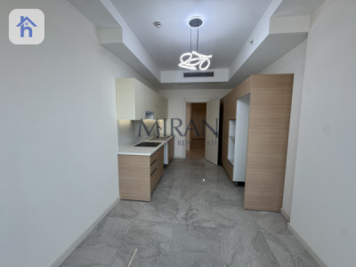 Elegant Apartment in Prime Location Image 4