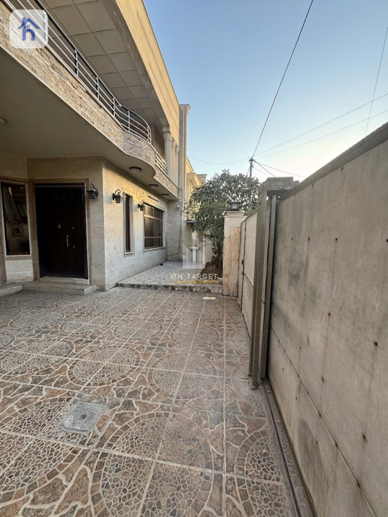 Spacious house with multiple rooms — 2