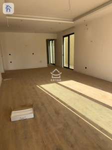 Modern 4-Bedroom House in Mountain View Image 8