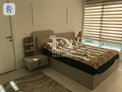 Modern Apartment with Amazing Views Image 5
