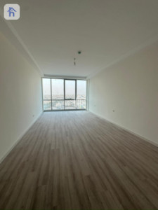 Modern 2-Bedroom Apartment in Empire Square Image 5