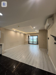 Spacious 2 BR Apartment with High Floor image 1