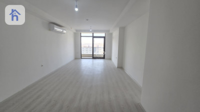 Luxurious 10th Floor Apartment Image 6