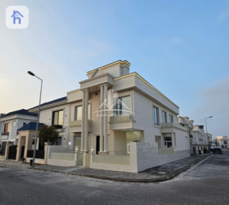 Modern Home with 5 Bedrooms image 1