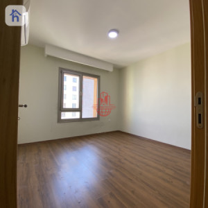 Modern 3-Bedroom Apartment Image 8