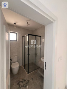 Spacious House with 4 Bedrooms Image 11