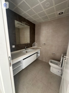 Modern Apartment Image 7