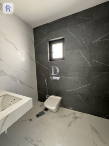Spacious House with 5 bedrooms image 19