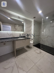 شقة أنيقة بغرفتي نوم مع إطلالات صورة 6