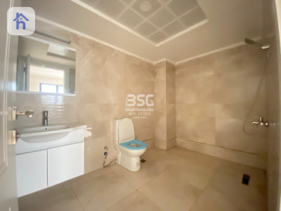 Modern Apartment with 3 Bedrooms for Rent Image 6