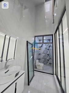 Modern House For Sale Image 11