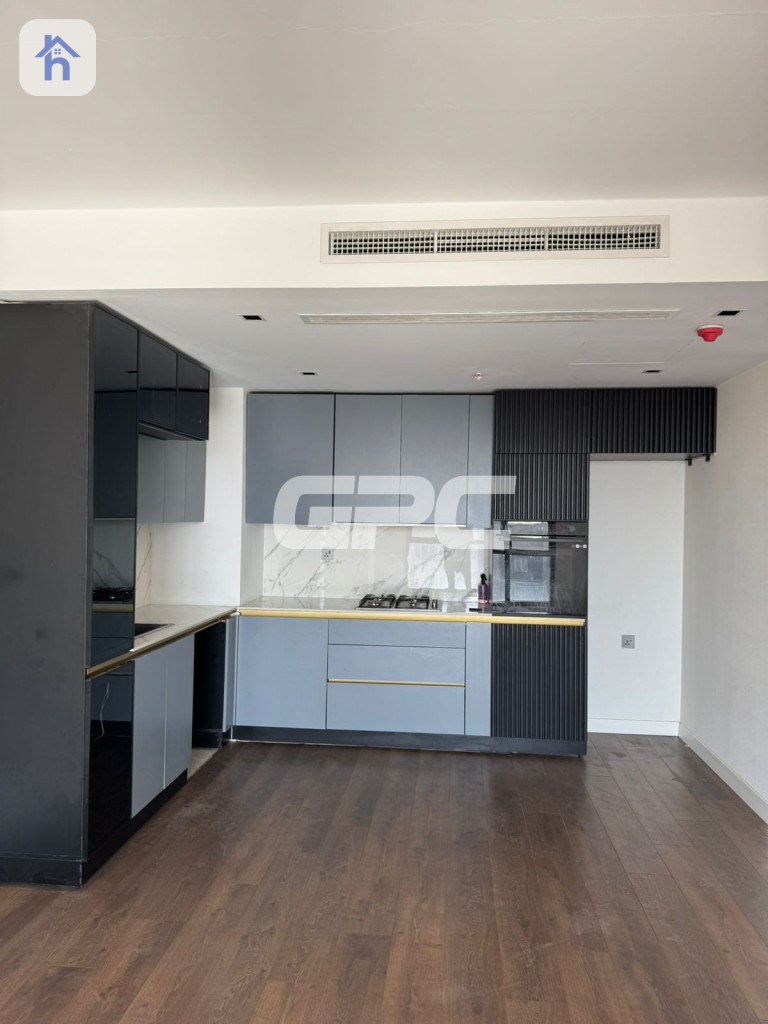 Modern Apartment with City View Image 2