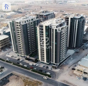 Modern 4-Bedroom Apartment in Prime Location image 1