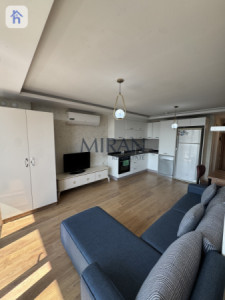 Bright Studio Apartment in Prime Location image 2