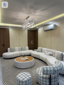 Luxurious Residence in Prime Location image 2