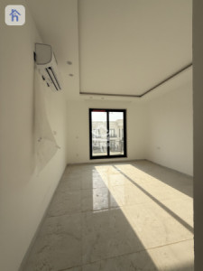 Modern House with 4 Bedrooms Image 9