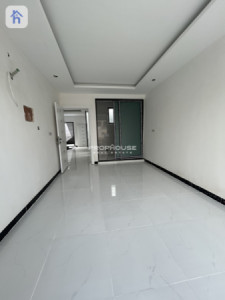 Modern Home with 5 Bedrooms image 6