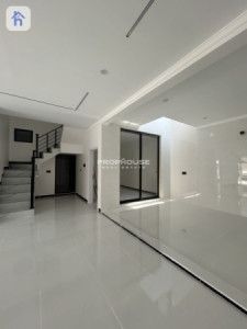 Spacious 4-Bedroom House in Erbil image 2