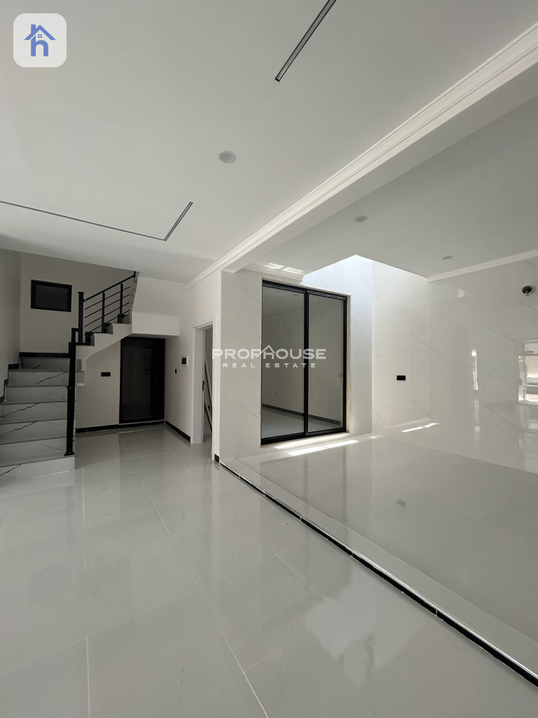 Spacious 4-Bedroom House in Erbil Image 2