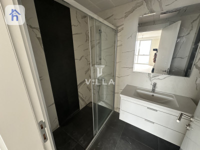 Modern Apartment Image 8