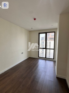 Spacious Apartment with Beautiful Views Image 10