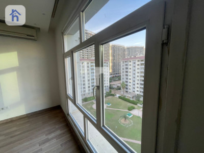 Elegant 3-Bedroom Flat in Empire Royal image 12