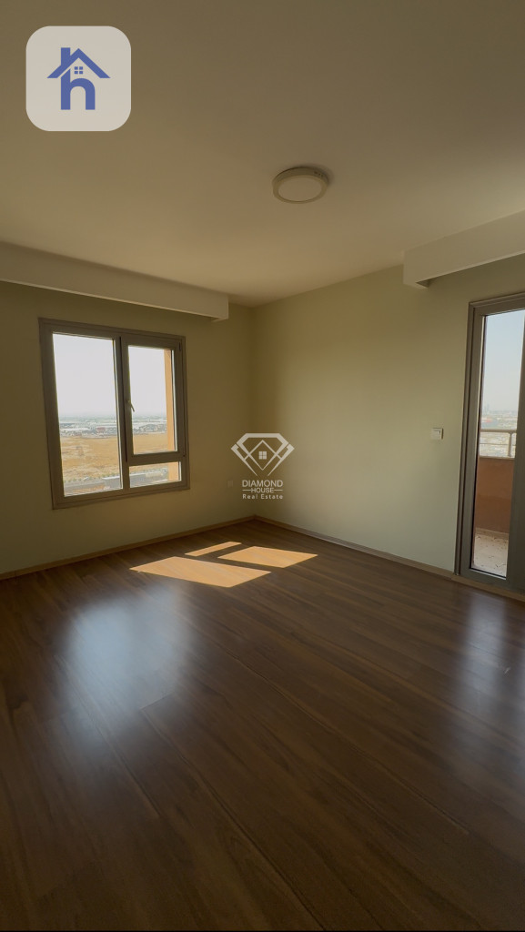 Modern Apartment with City Views Image 8
