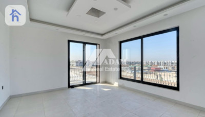 Cozy 4 bedroom House Image 5