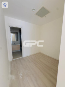 Modern Apartment image 9