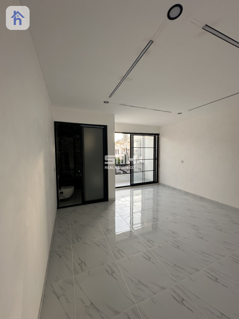 Family House in Convenient Location Image 16