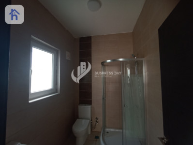 Spacious House with 4 Bedrooms Image 11
