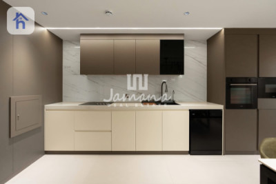 Elegant Apartment with 4 Bedrooms Image 7