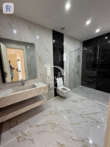 Luxurious Villa with 6 Bedrooms Image 44