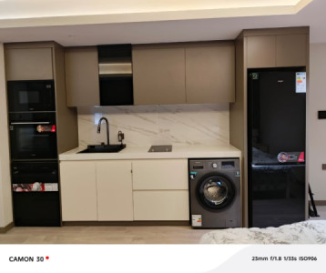 Modern Studio Apartment in Prime Location Resim 6
