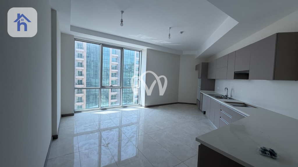 Spacious Apartment in Empire Square