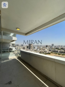 Spacious Apartment with 3 Bedrooms Image 8